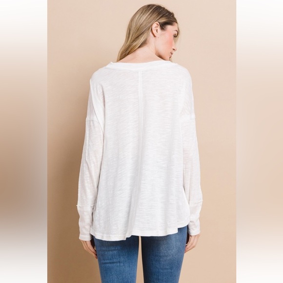 Boho Loose Fit Contrast V-neck Top - Picture 4 of 4